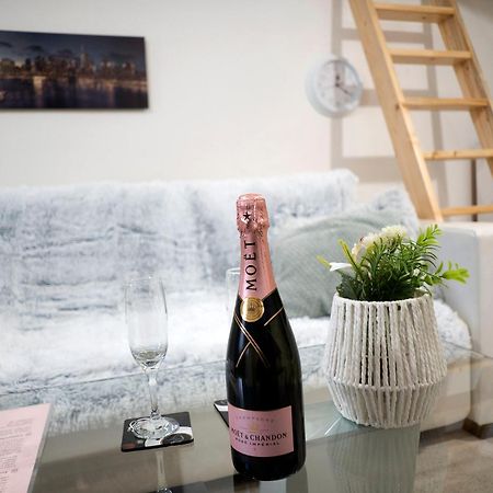New Stylish Place For Couple Bratislava Buitenkant foto